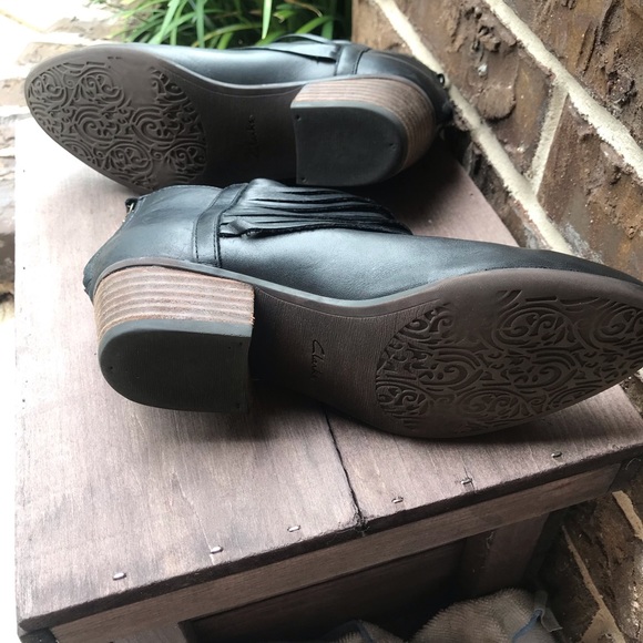Clarks Collection Booties - Picture 5 of 5